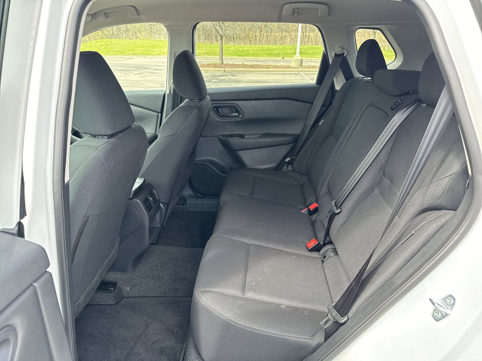 Used 2025 Nissan Rogue S AWD/4WD image 22