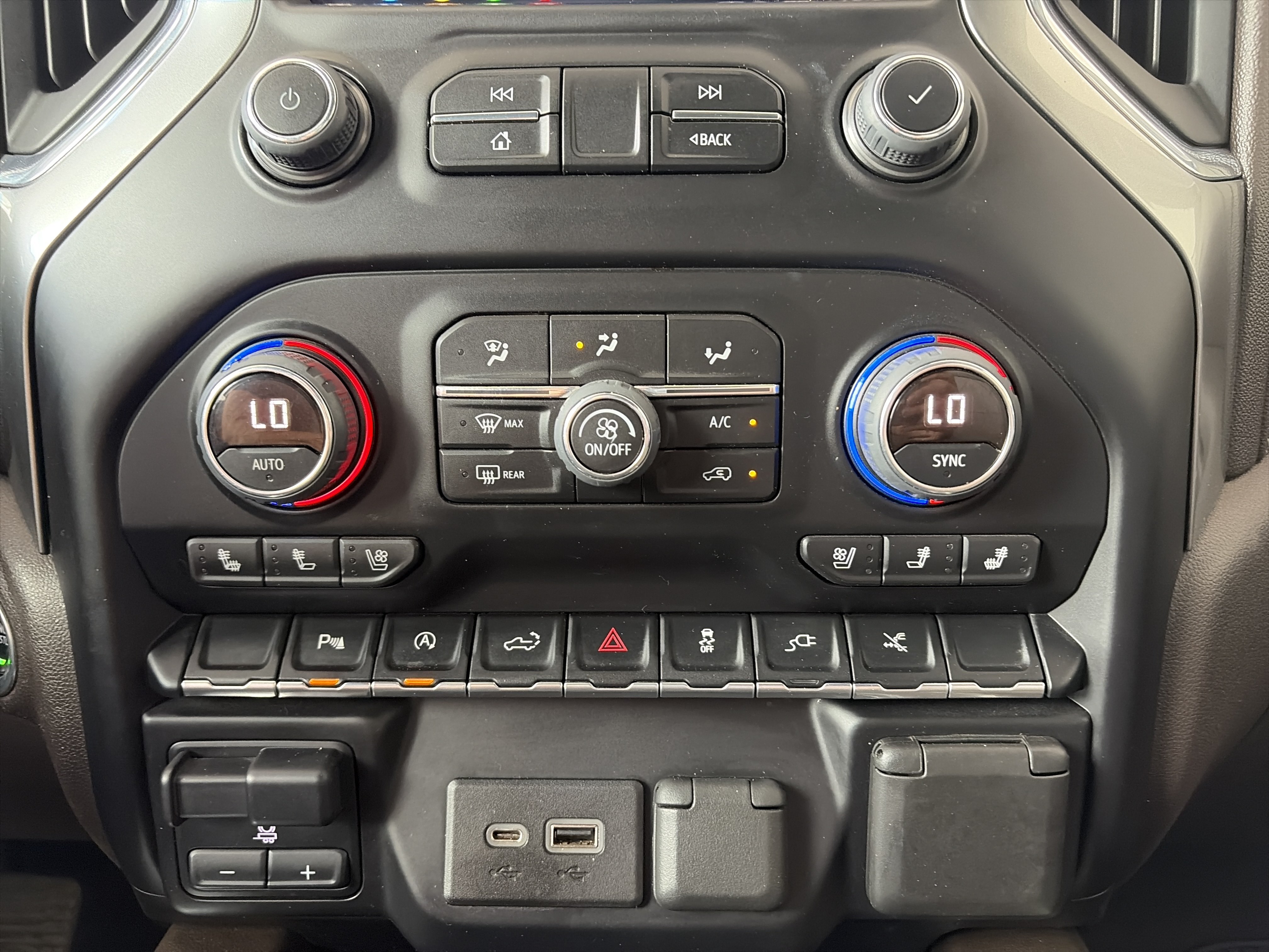 Used 2022 Chevrolet Silverado 1500 LTZ AWD/4WD image 21