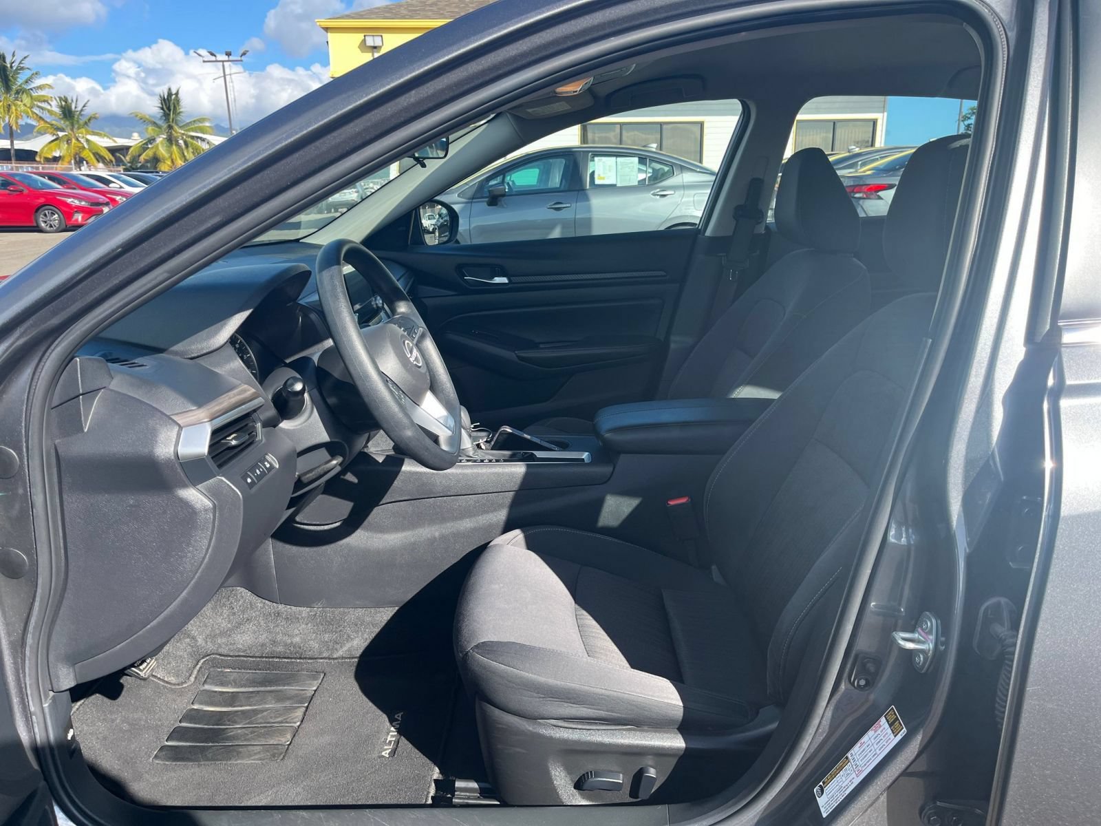 Used 2025 Nissan Altima 2.5 SV FWD image 24