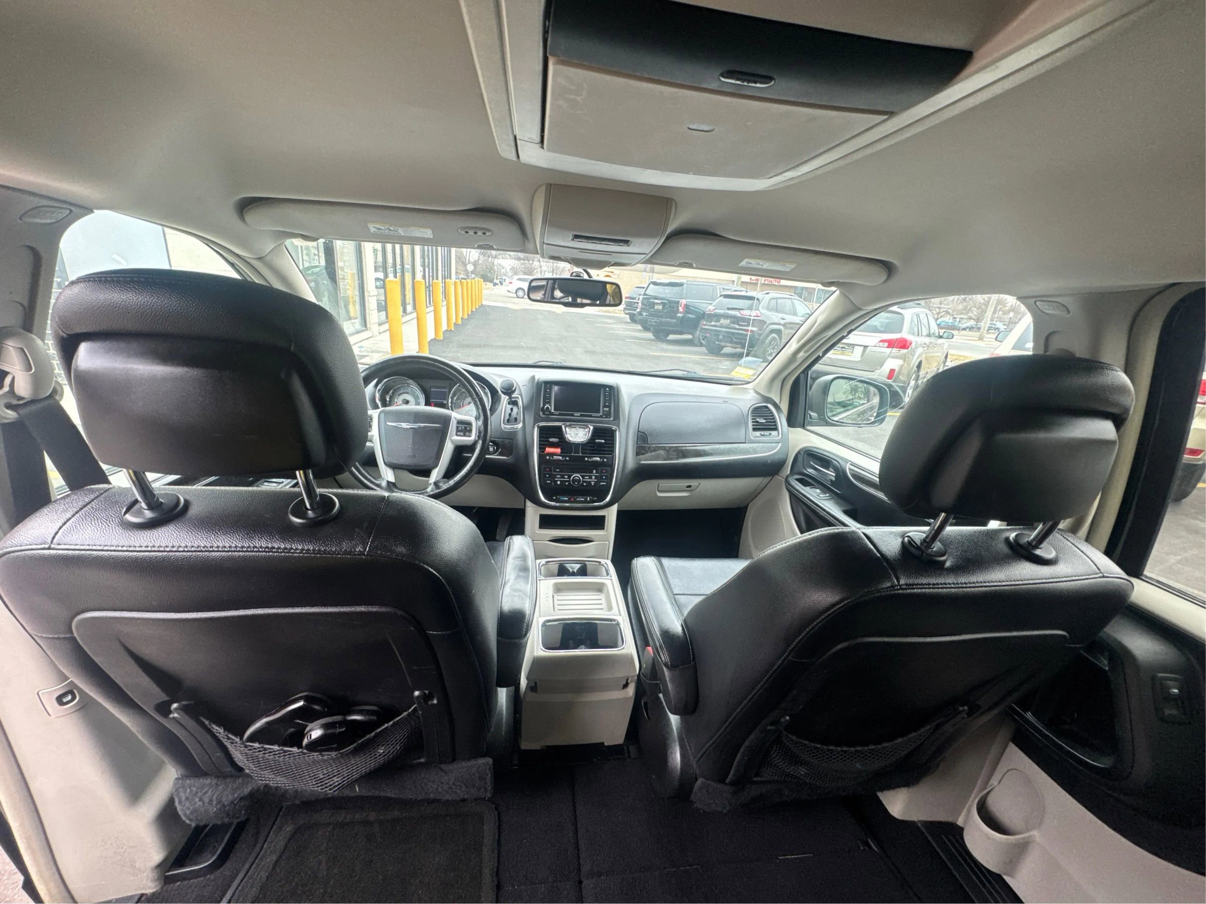 Used 2015 Chrysler Town & Country Touring w/ Driver Convenience Group image 27