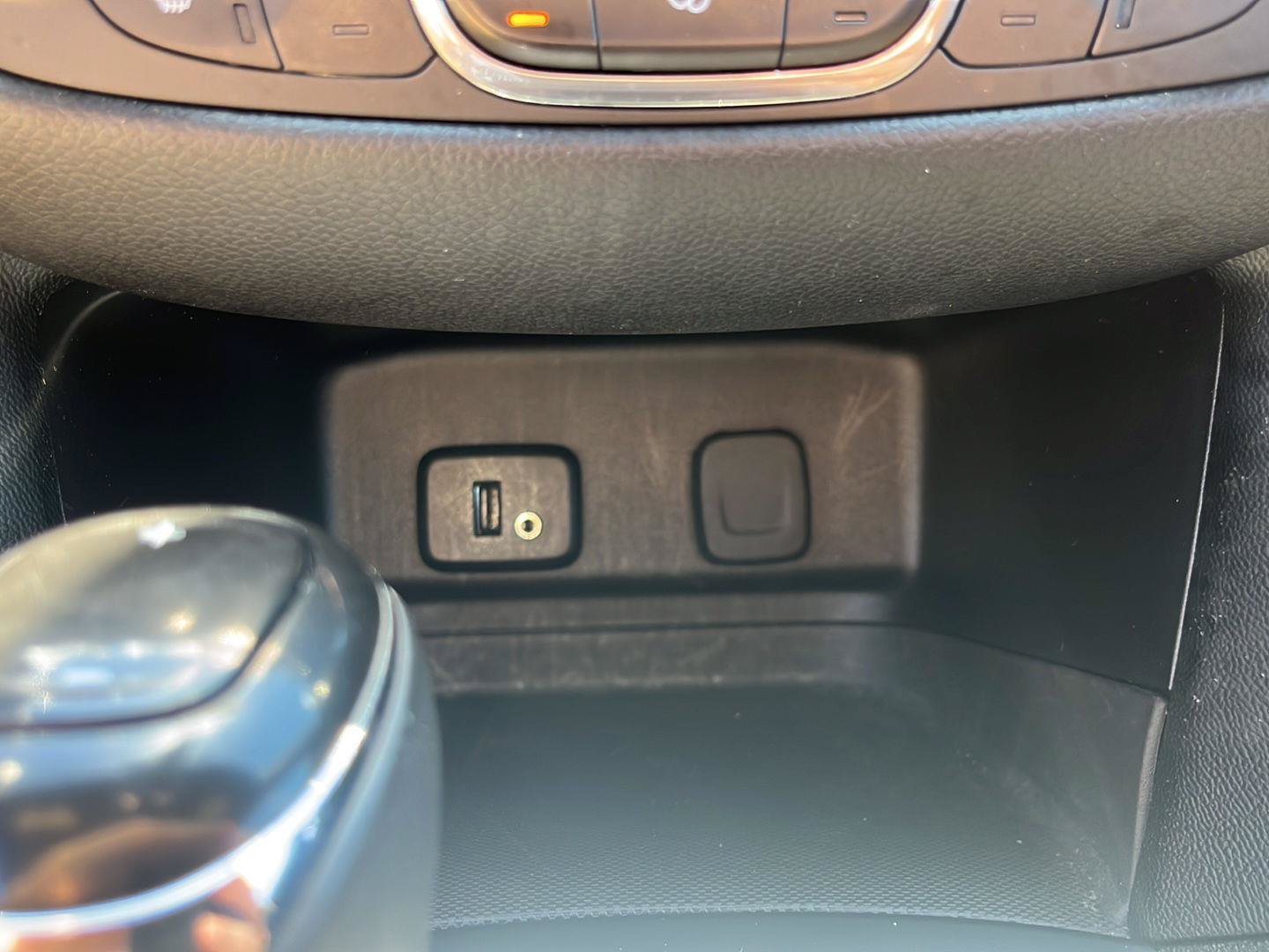 Used 2018 Chevrolet Equinox LT FWD image 21