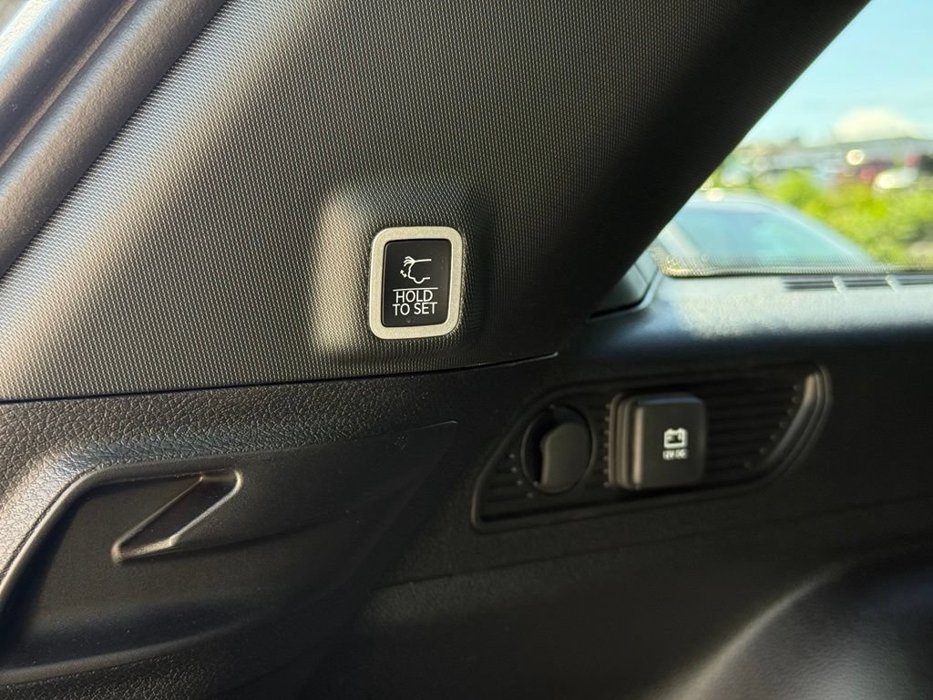 Used 2025 Jeep Grand Cherokee 4WD image 13