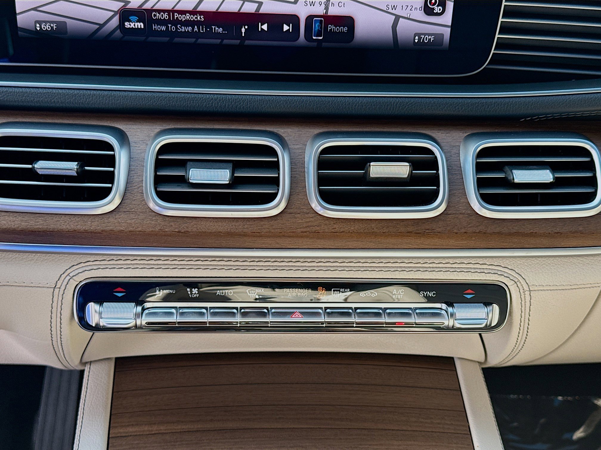 Used 2024 Mercedes-Benz GLE 450 4MATIC image 13