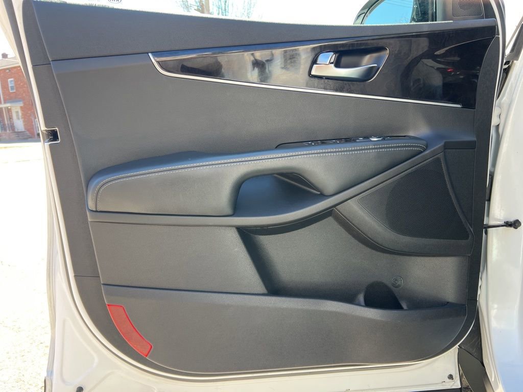 Used 2017 Kia Sorento LX image 11