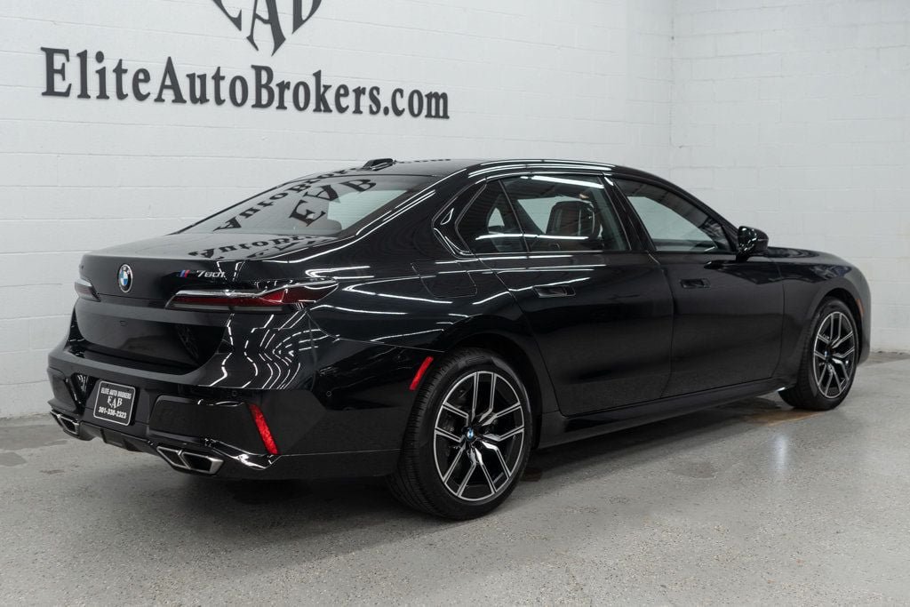 Used 2023 BMW 760i xDrive AWD/4WD image 6