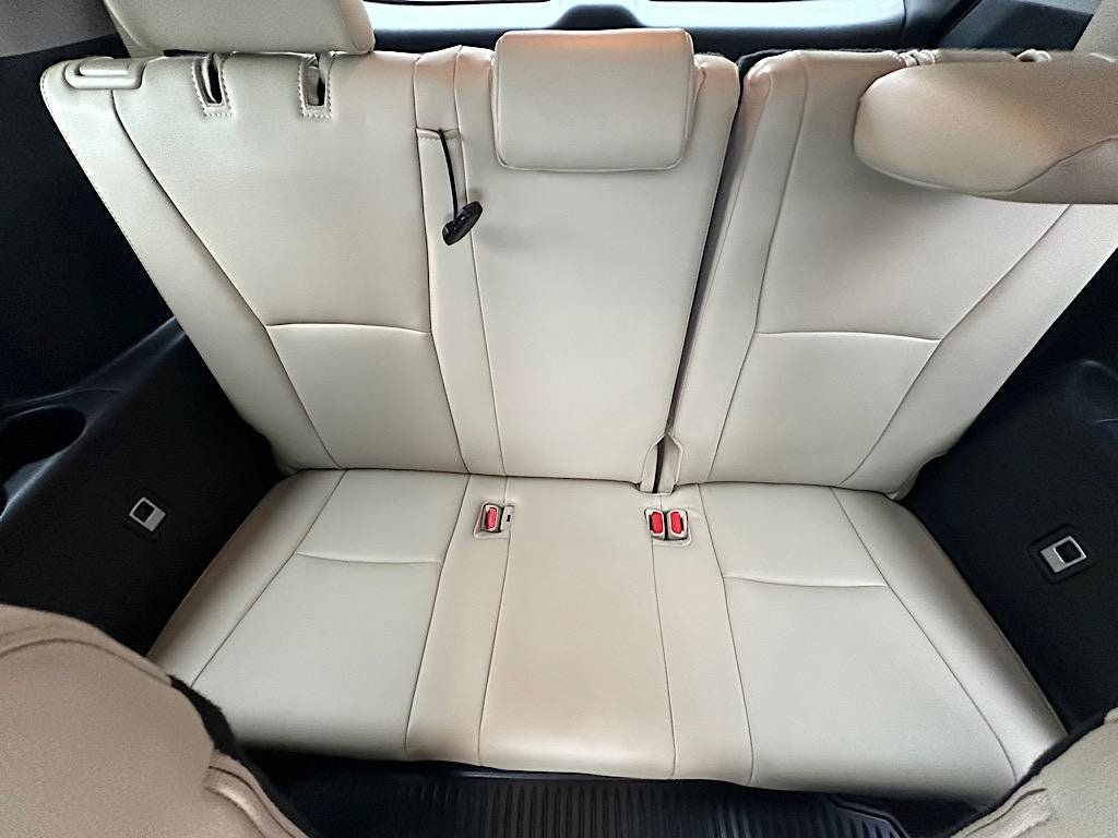 Certified 2024 Toyota Highlander Limited AWD/4WD image 18