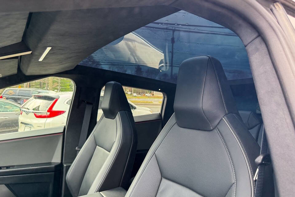 Used 2024 Tesla Cybertruck AWD Crew Cab image 20