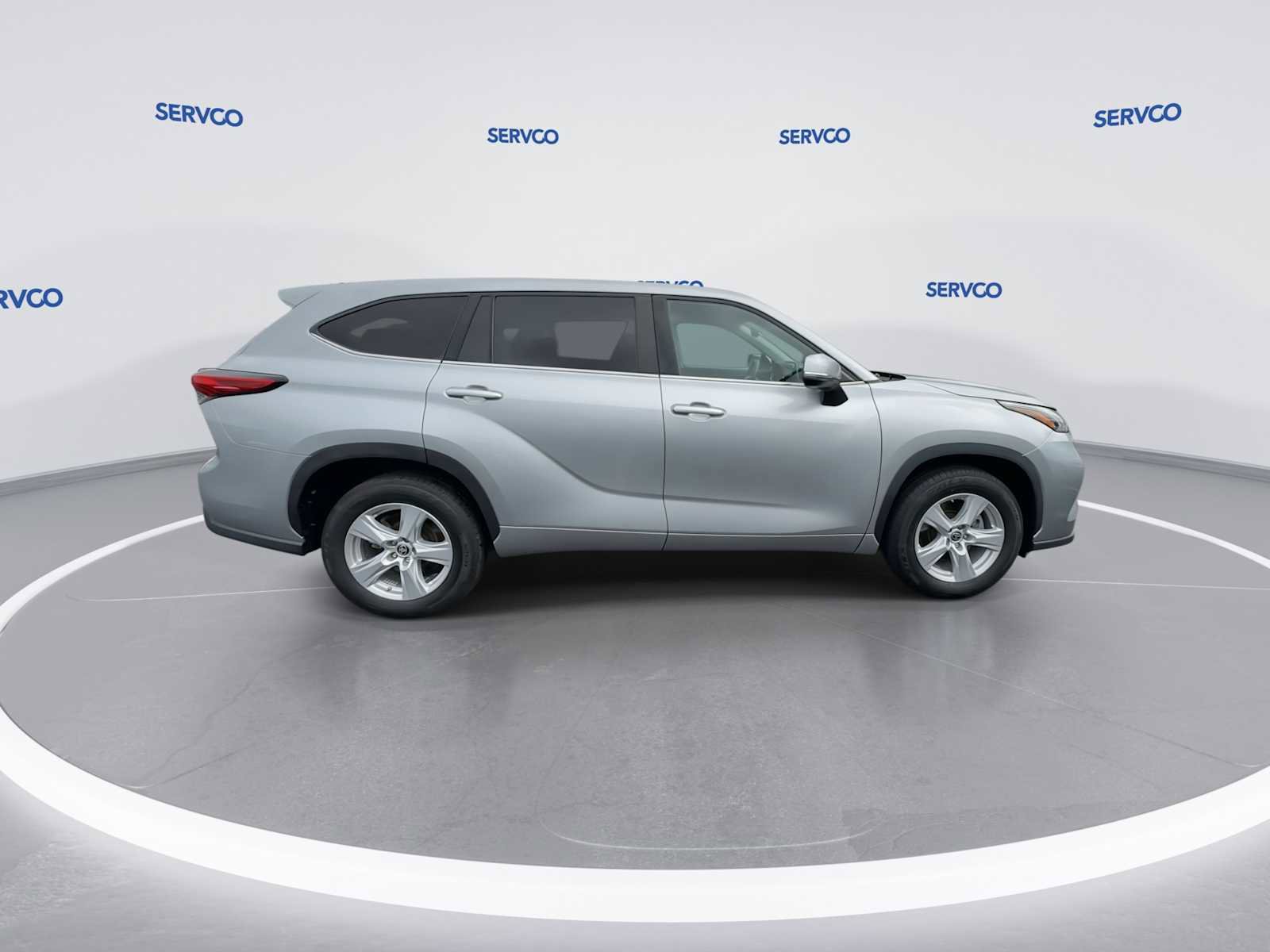 Used 2023 Toyota Highlander L FWD image 9