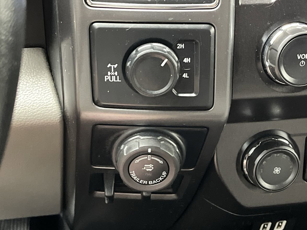 Used 2019 Ford F150 XLT w/ Equipment Group 302A Luxury AWD/4WD image 18
