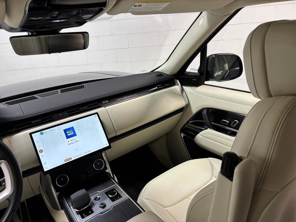 Used 2023 Land Rover Range Rover SE image 37