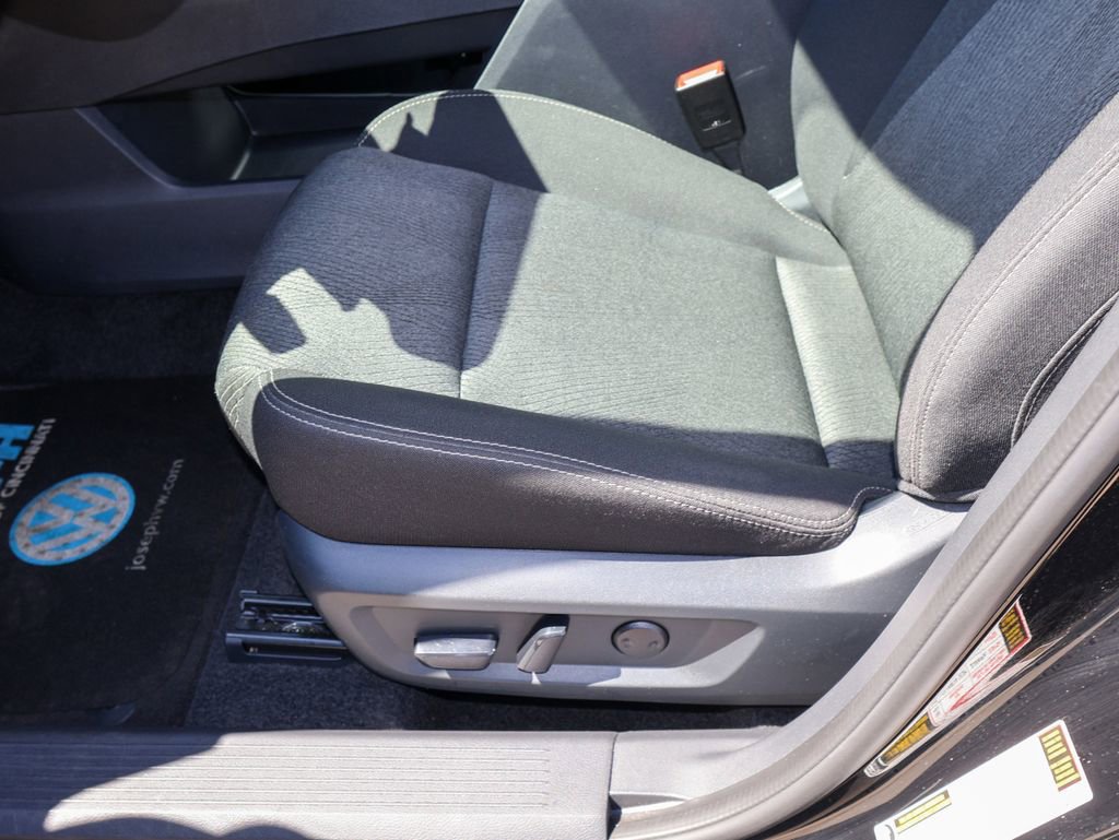 Used 2025 Nissan Rogue SV image 13