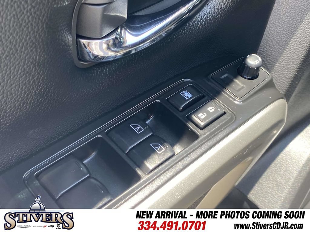 Used 2023 Nissan Titan SV w/ SV Convenience Package RWD image 50