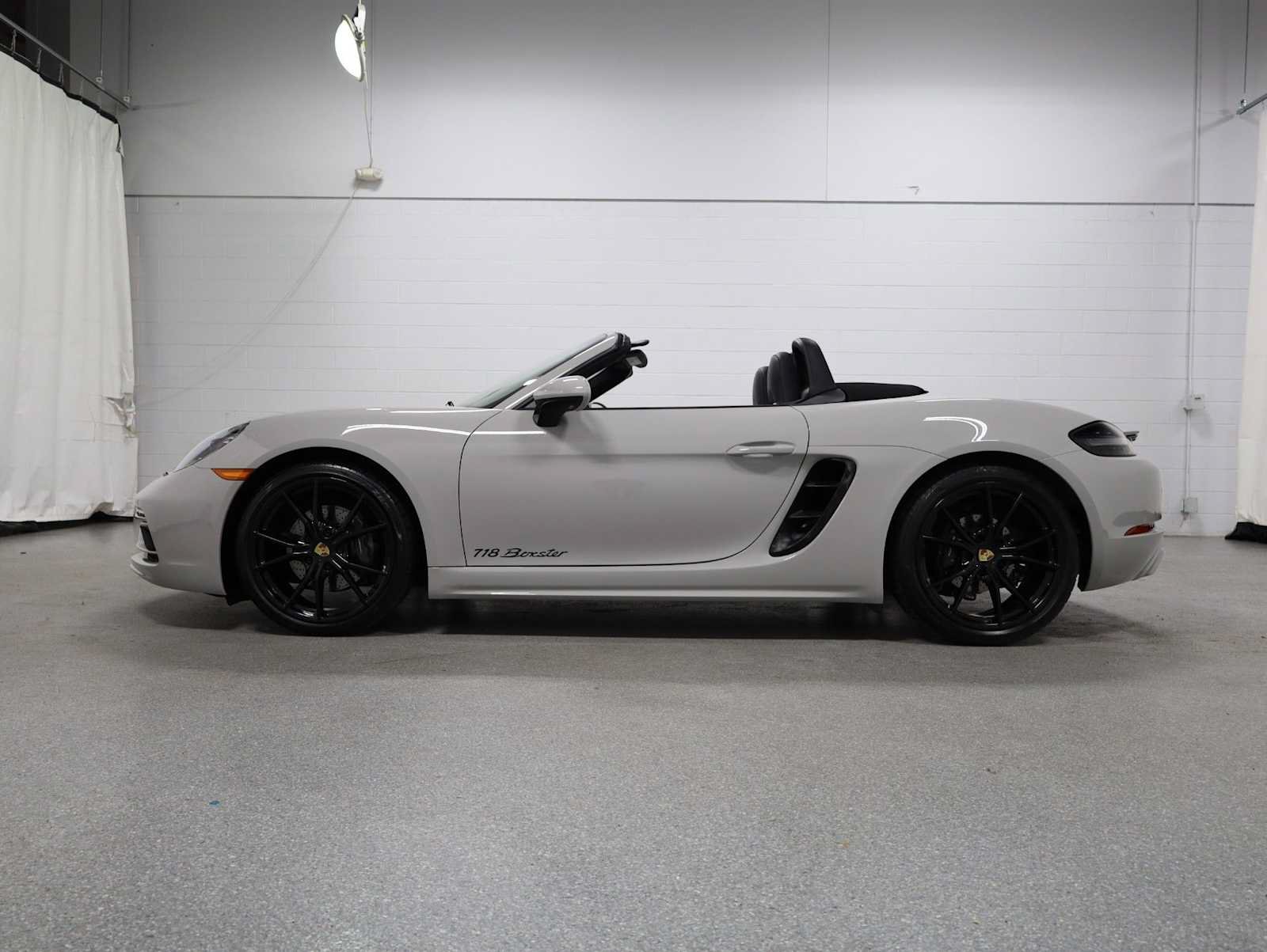 Used 2025 Porsche 718 Boxster RWD image 2