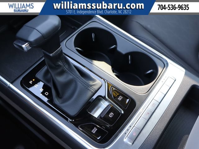 Used 2025 Kia Carnival EX FWD image 30