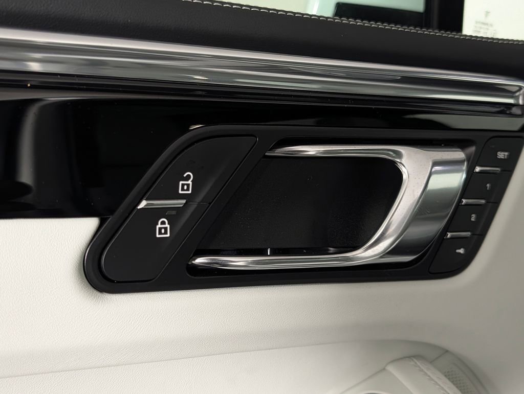 New 2026 Porsche Macan Turbo AWD/4WD image 26