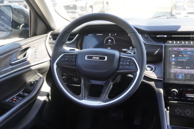 Used 2024 Jeep Grand Cherokee L Limited w/ Black Appearance Package image 18