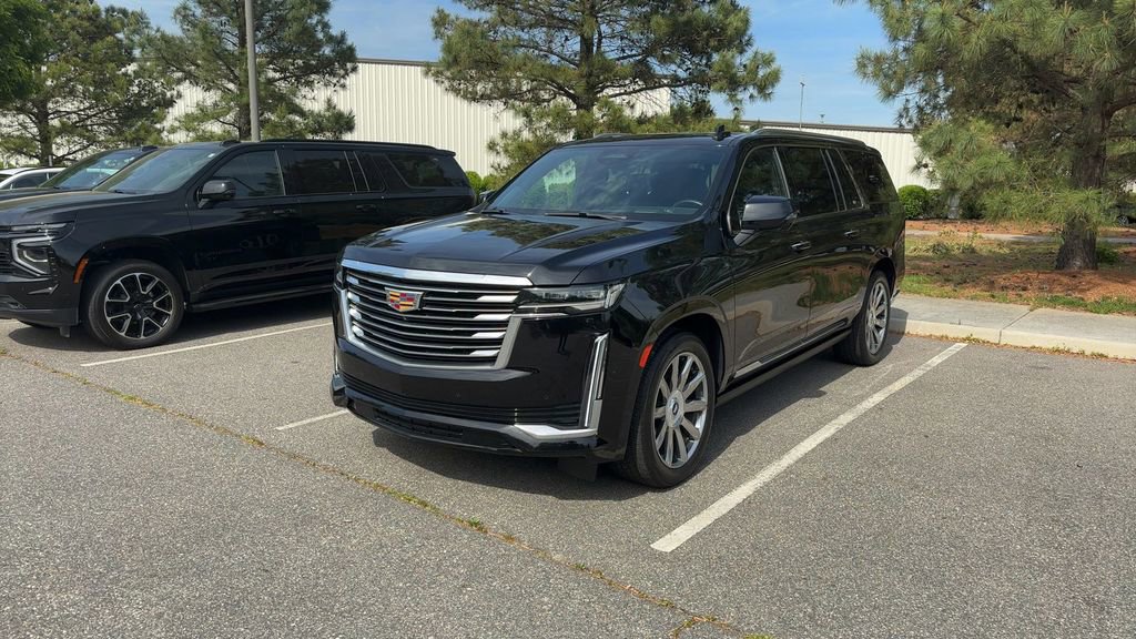 Used 2024 Cadillac Escalade ESV Premium Luxury Platinum image 3