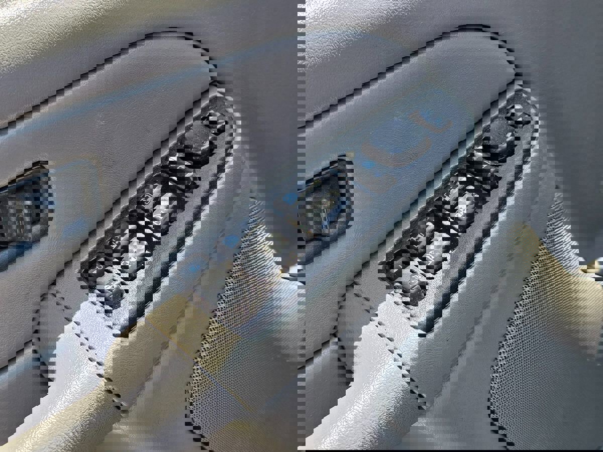 Used 2005 Chevrolet Avalanche Z71 w/ Preferred Equipment Group image 20