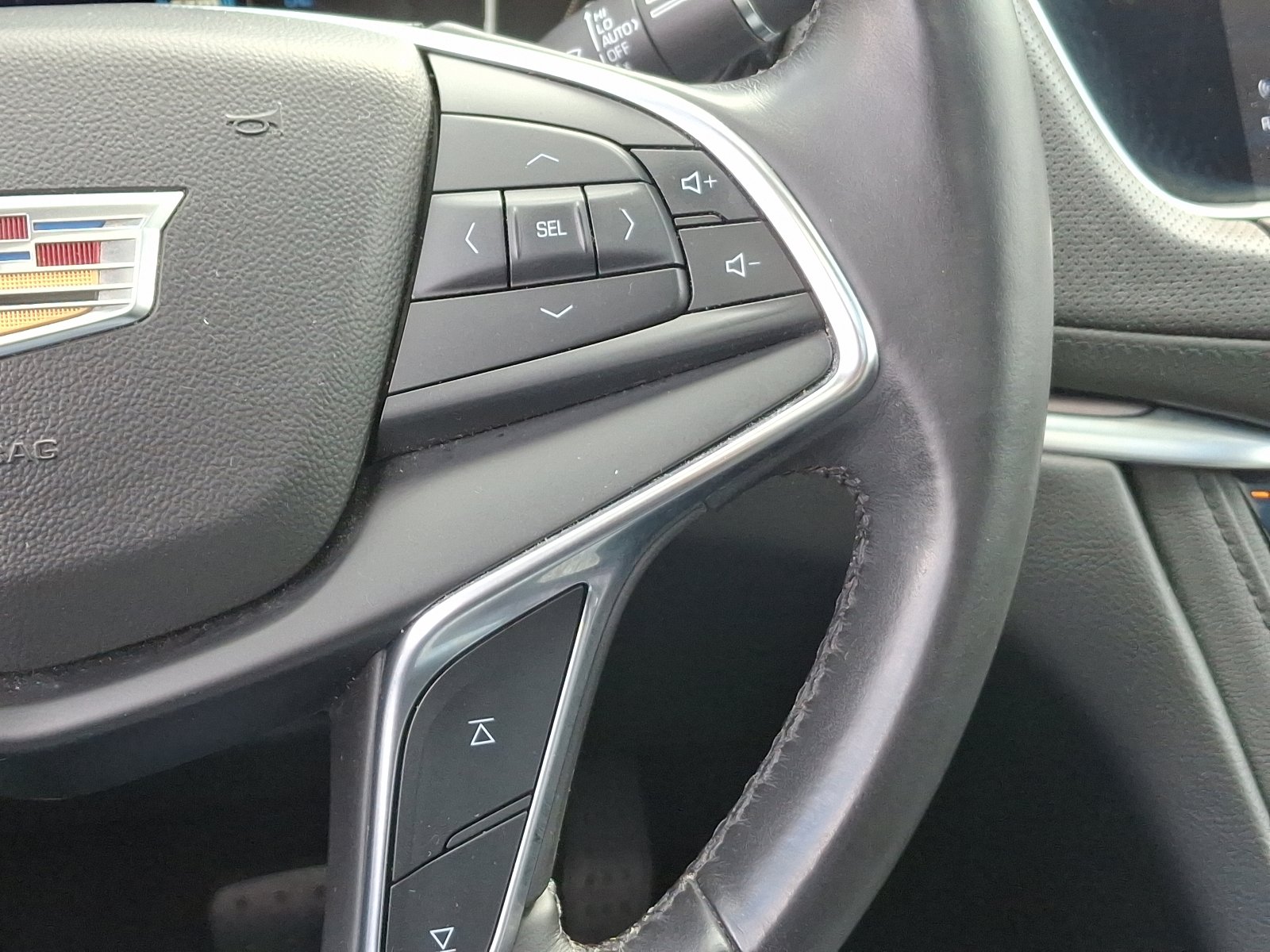 Used 2018 Cadillac XT5 Luxury w/ LPO, Wheel Lock Package image 24