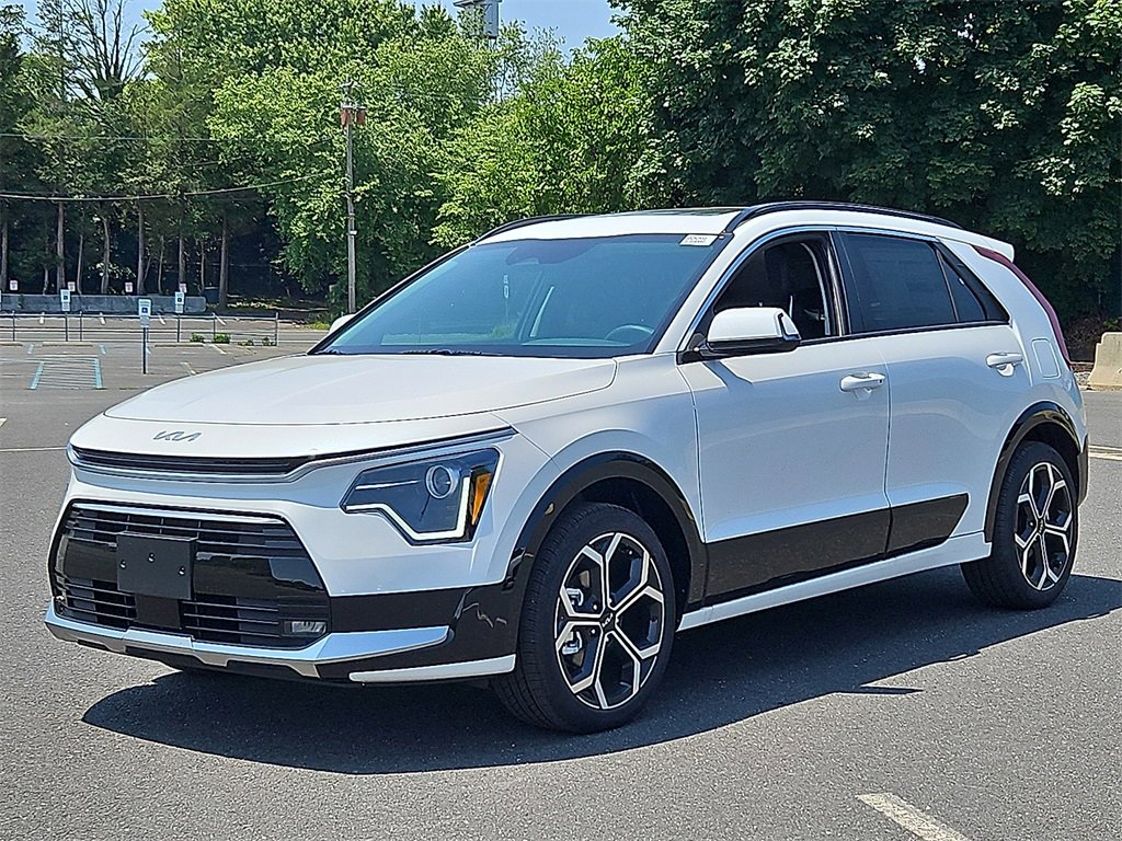 New 2025 Kia Niro EX Touring image 3