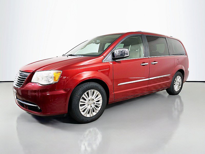 Used 2013 Chrysler Town & Country Limited w/ Luxury Group FWD image 3
