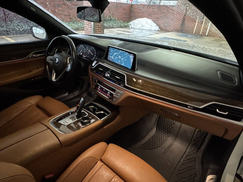 Used 2018 BMW 750i xDrive image 29