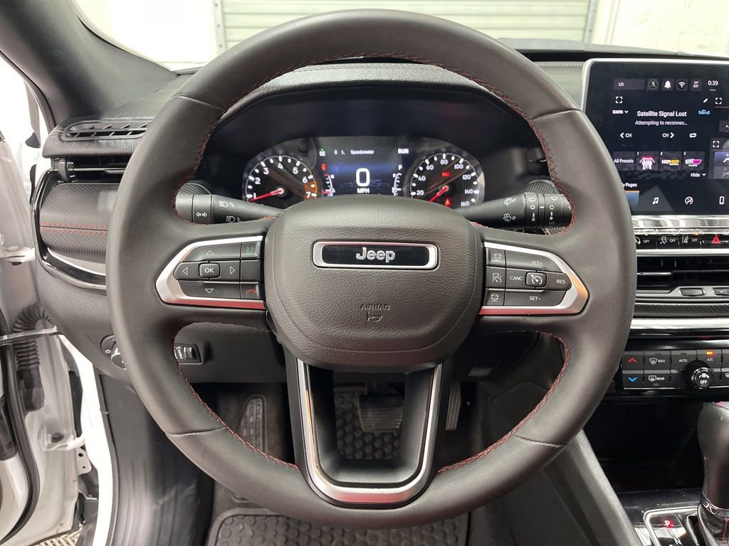 Used 2025 Jeep Compass Trailhawk AWD/4WD image 17
