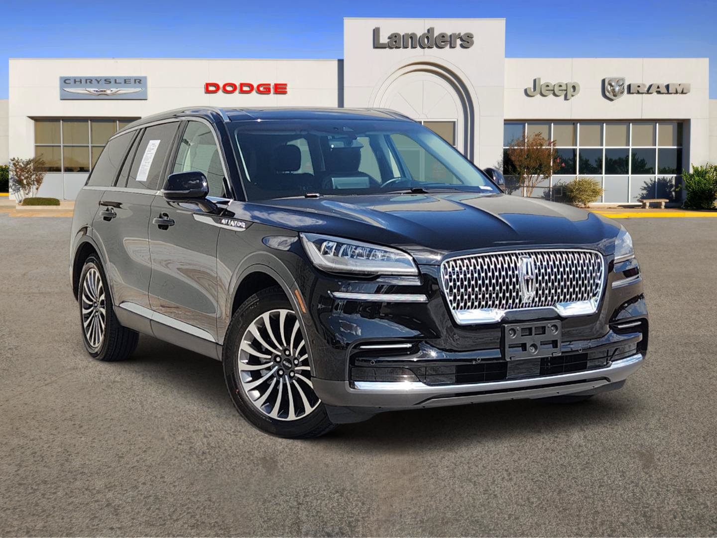 Used 2023 Lincoln Aviator Reserve w/ Equipment Group 201A RWD image 1