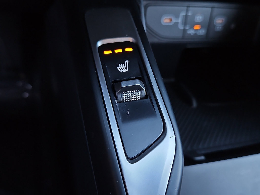 Certified 2024 Kia Sorento S FWD image 17