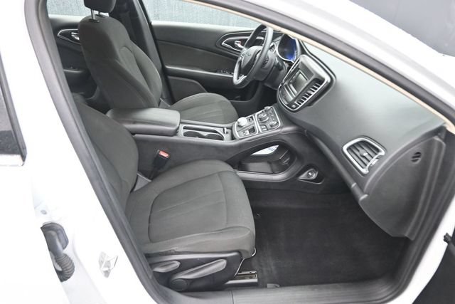 Used 2016 Chrysler 200 Limited w/ Convenience Group FWD image 10