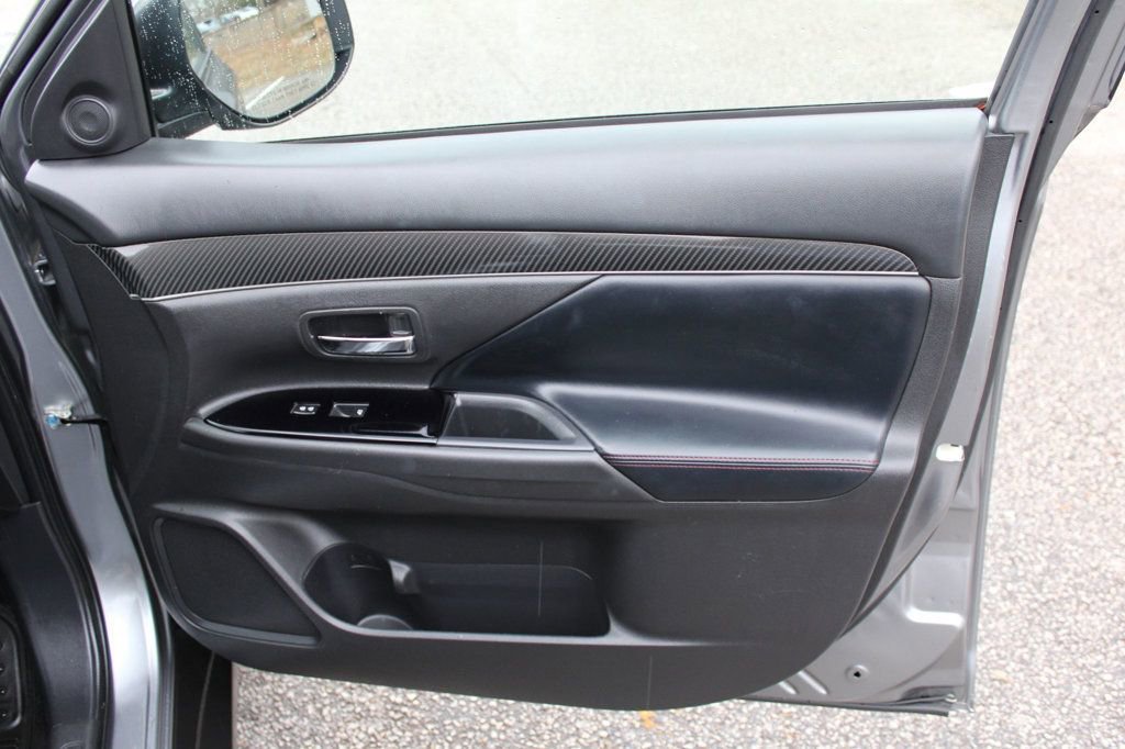 Used 2020 Mitsubishi Outlander LE image 26