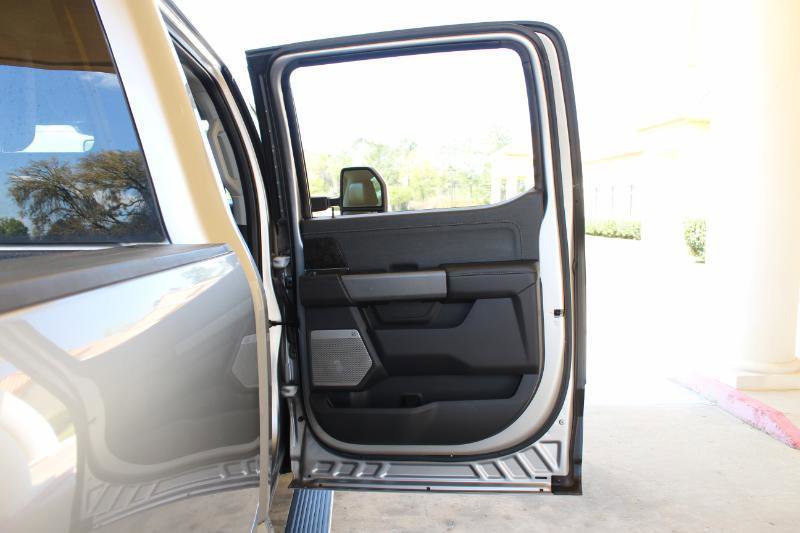 Used 2023 Ford F250 Lariat w/ Chrome Package image 30