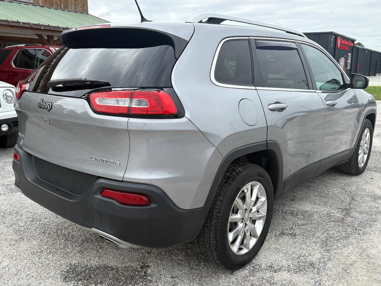 Used 2015 Jeep Cherokee Limited AWD/4WD image 4
