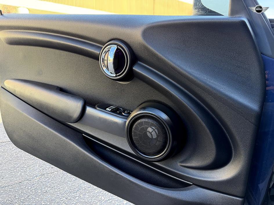 Used 2015 MINI Cooper 2-Door Hardtop image 22