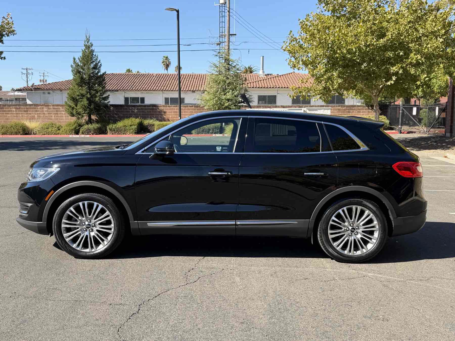 Used 2018 Lincoln MKX Reserve FWD image 4