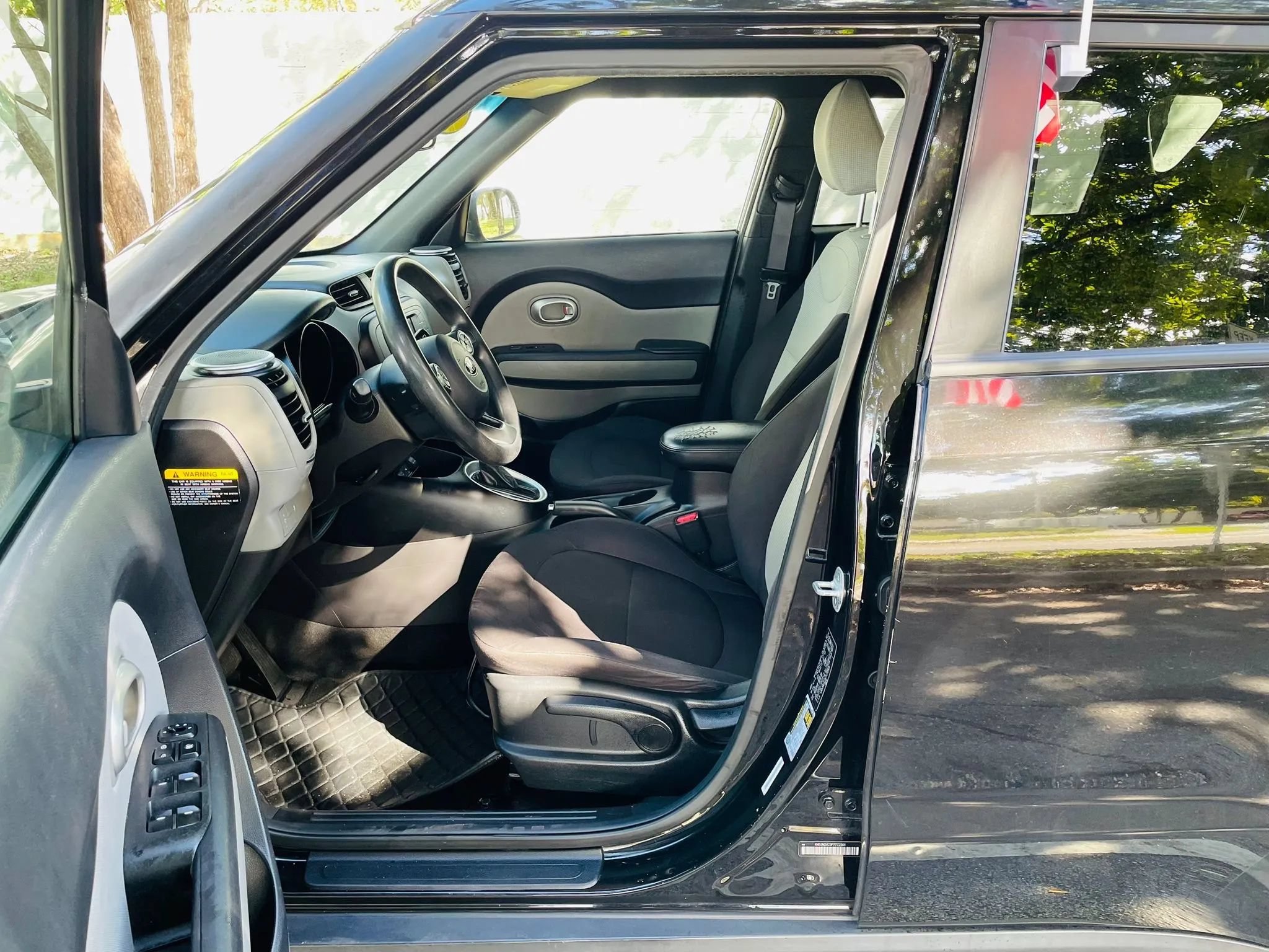 Used 2015 Kia Soul FWD image 6