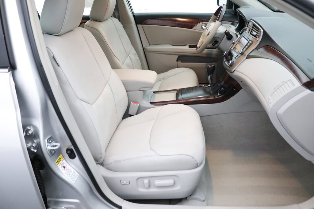Used 2011 Toyota Avalon Limited FWD image 13