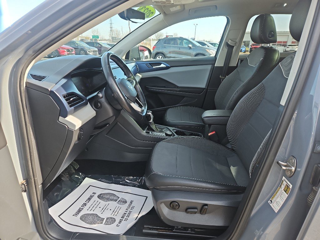 Used 2023 Volkswagen Taos SE image 9