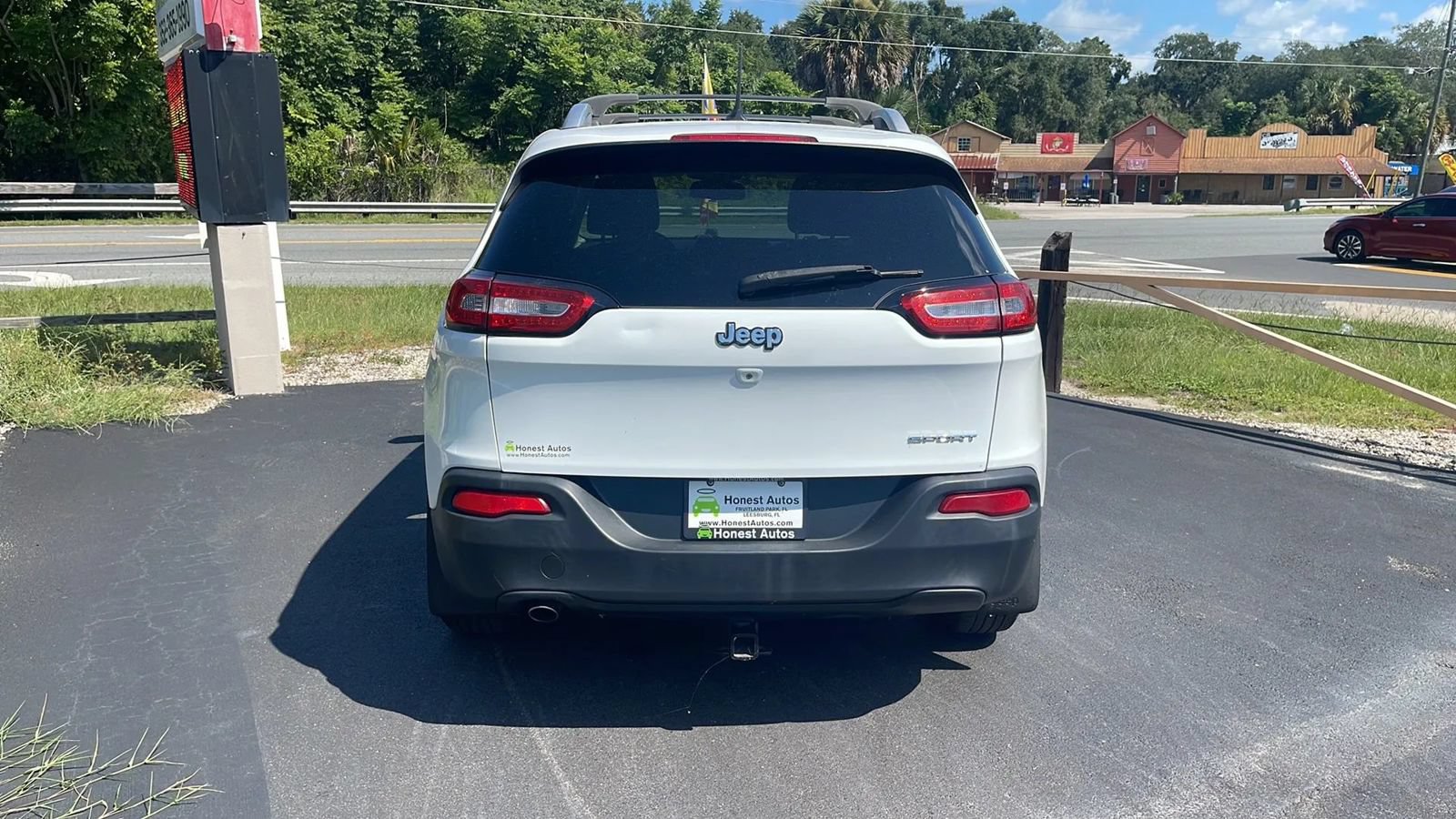 Used 2015 Jeep Cherokee Sport FWD image 6