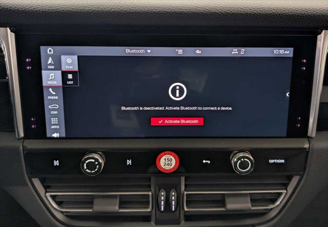 Used 2025 Porsche Macan AWD/4WD image 28