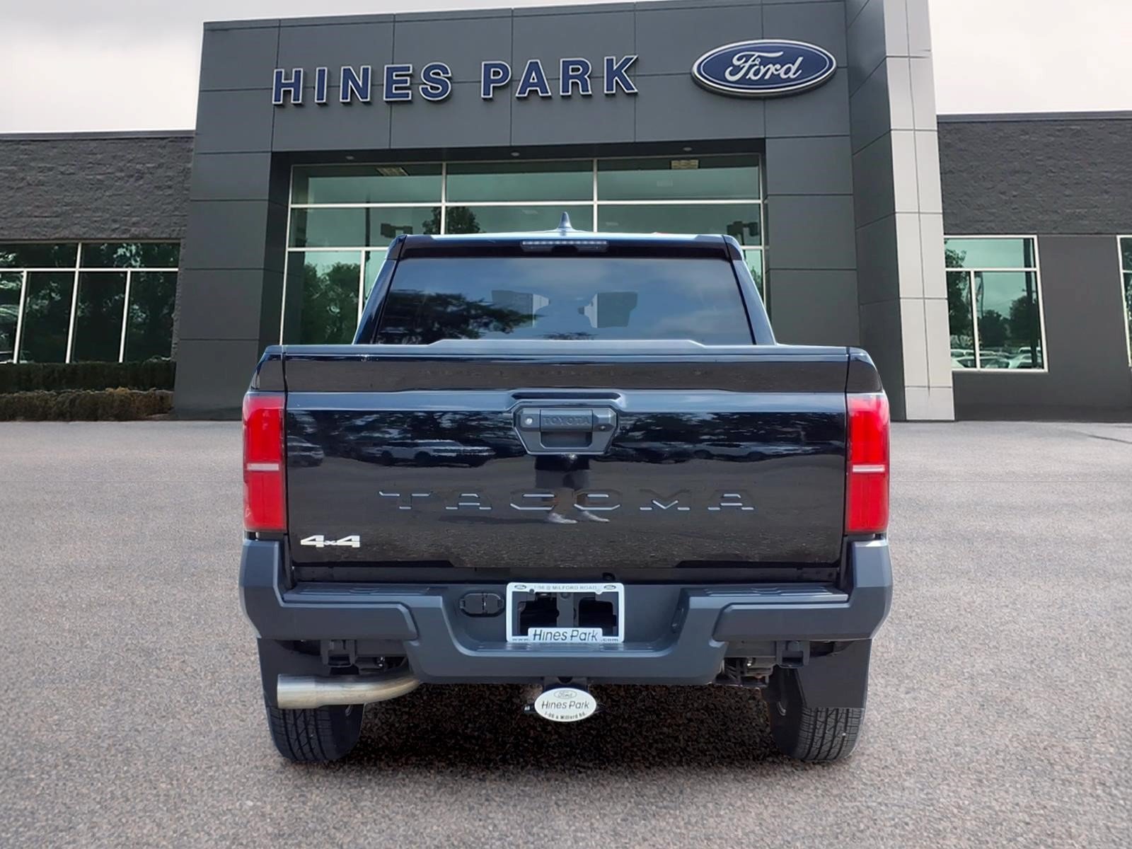 Used 2024 Toyota Tacoma SR AWD/4WD image 6