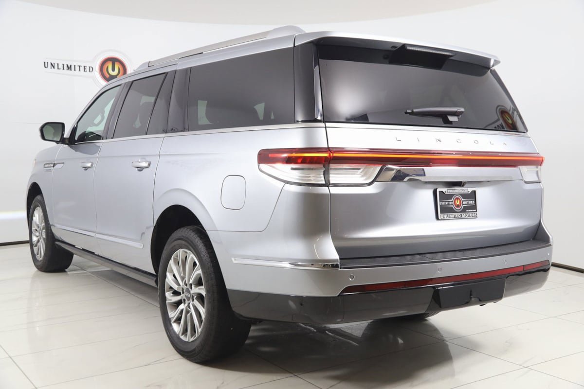 Used 2024 Lincoln Navigator L 4WD image 4