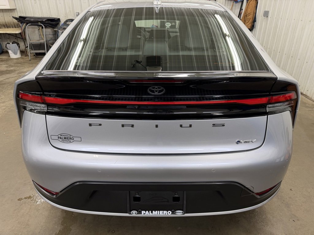 Used 2023 Toyota Prius LE image 4