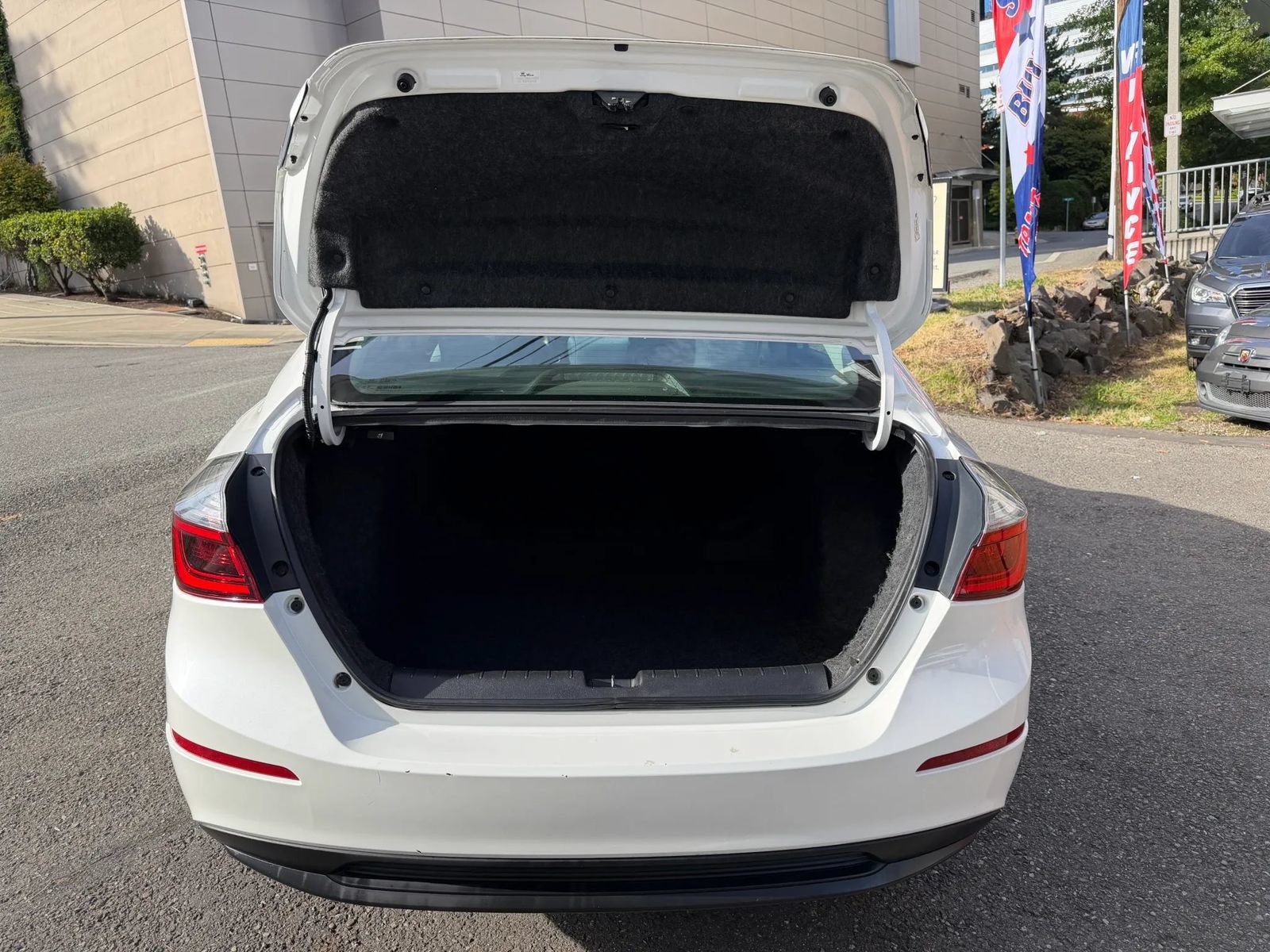 Used 2019 Honda Insight LX image 10