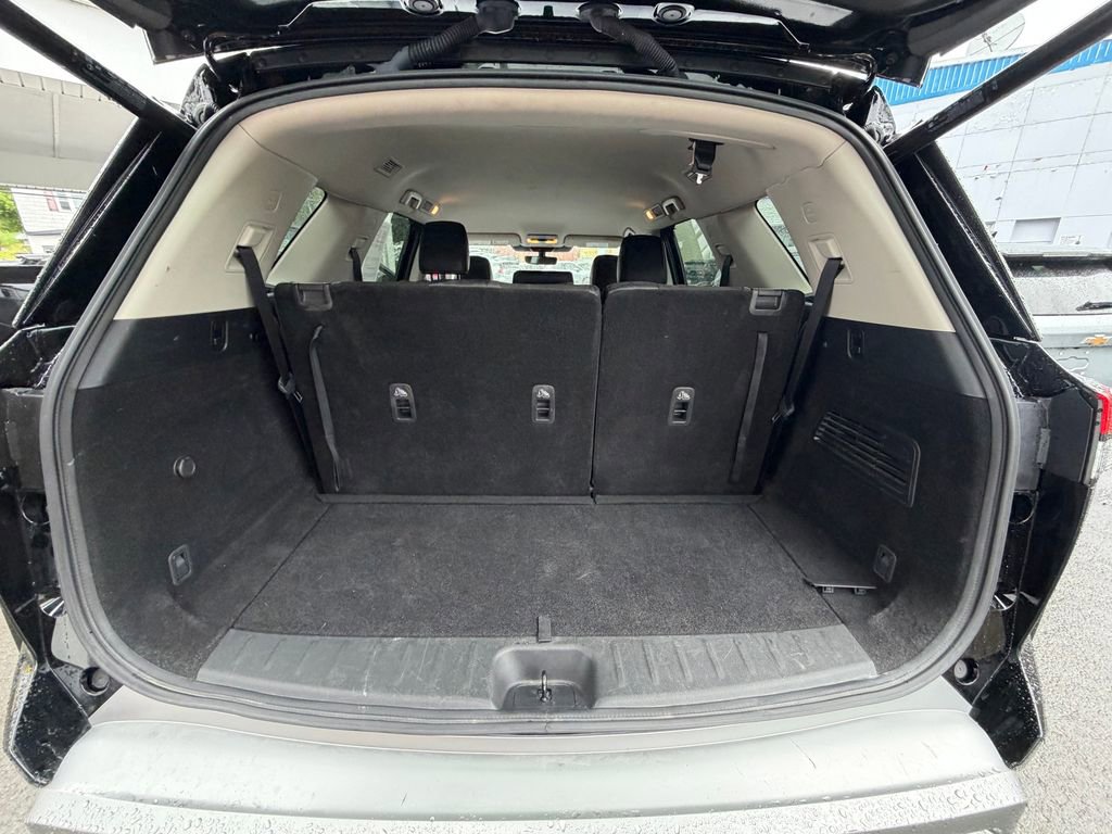 Used 2024 Nissan Pathfinder SL AWD/4WD image 12