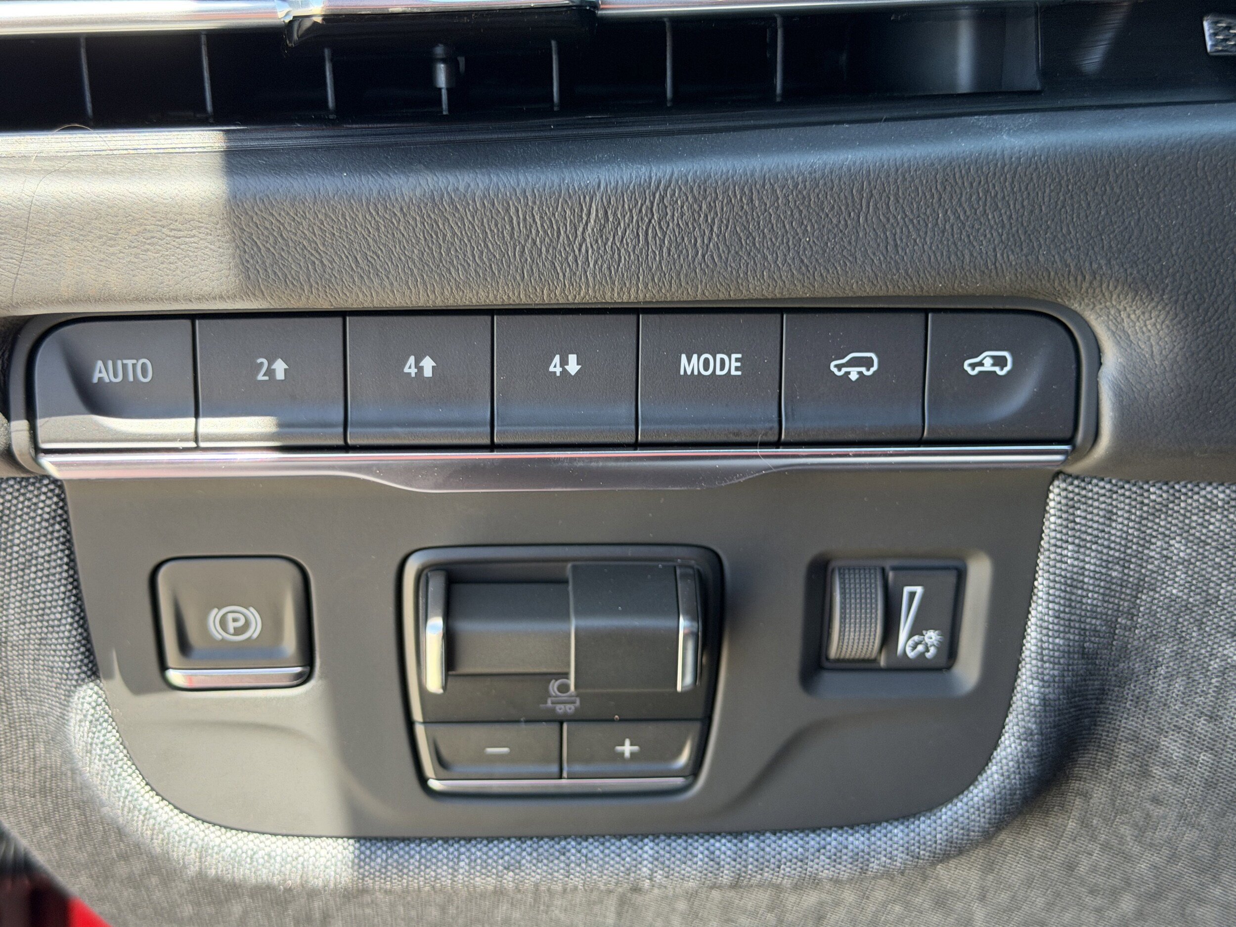 New 2026 Cadillac Escalade Platinum Sport w/ LPO, ONYX Package AWD/4WD image 30