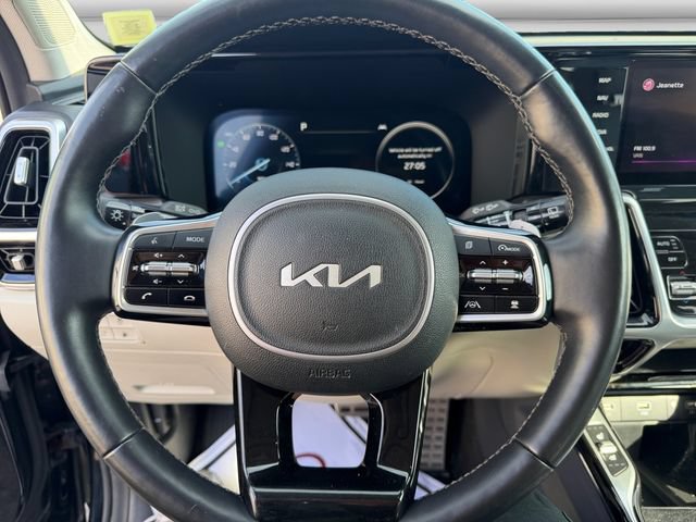 Certified 2022 Kia Sorento SX Prestige w/ Panoramic Sunroof Package AWD/4WD image 13