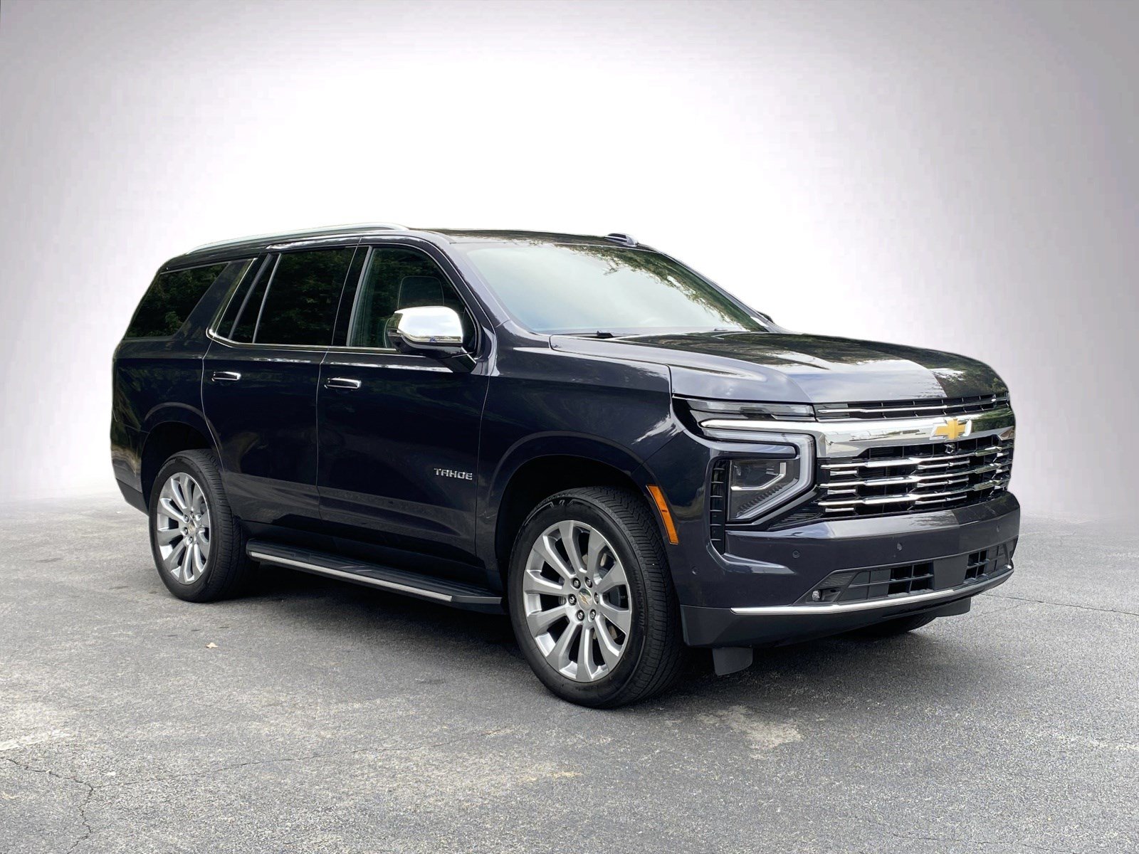 Used 2025 Chevrolet Tahoe Premier w/ Sun And Tow Package AWD/4WD image 2