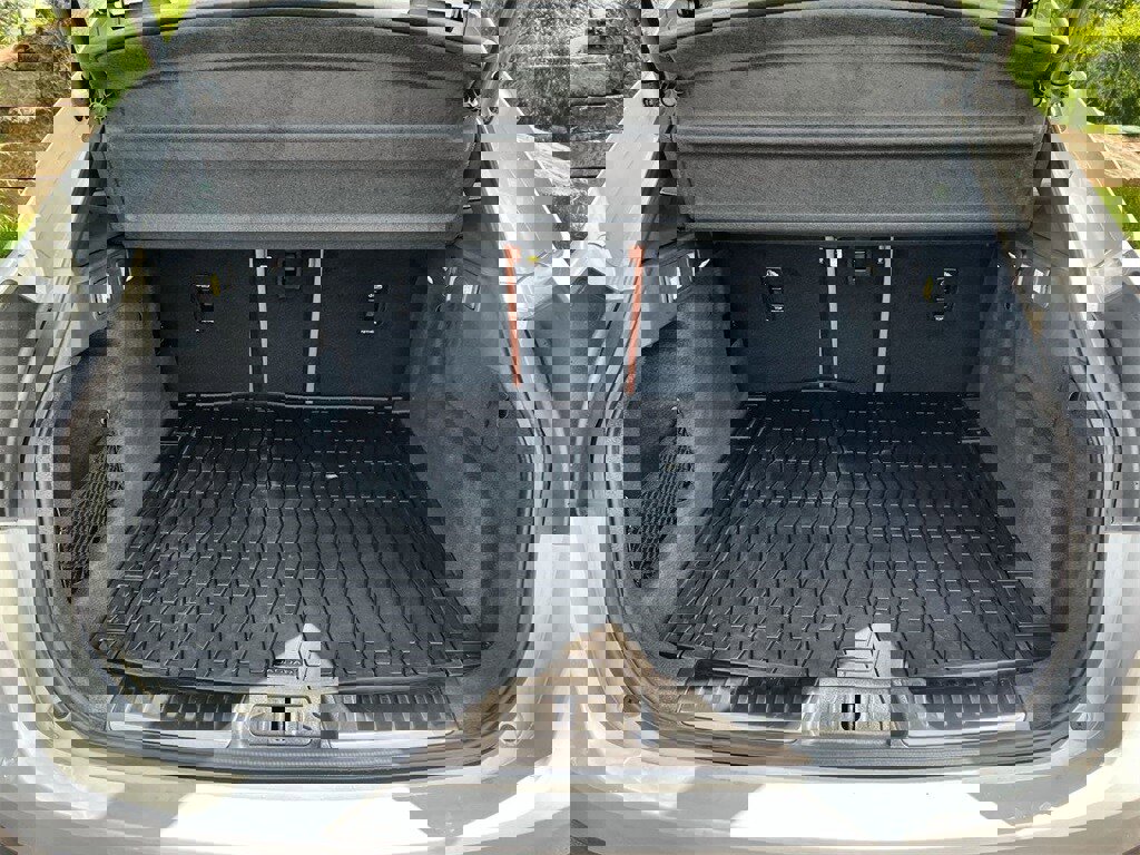 New 2026 Jaguar F-PACE R-Dynamic S image 18