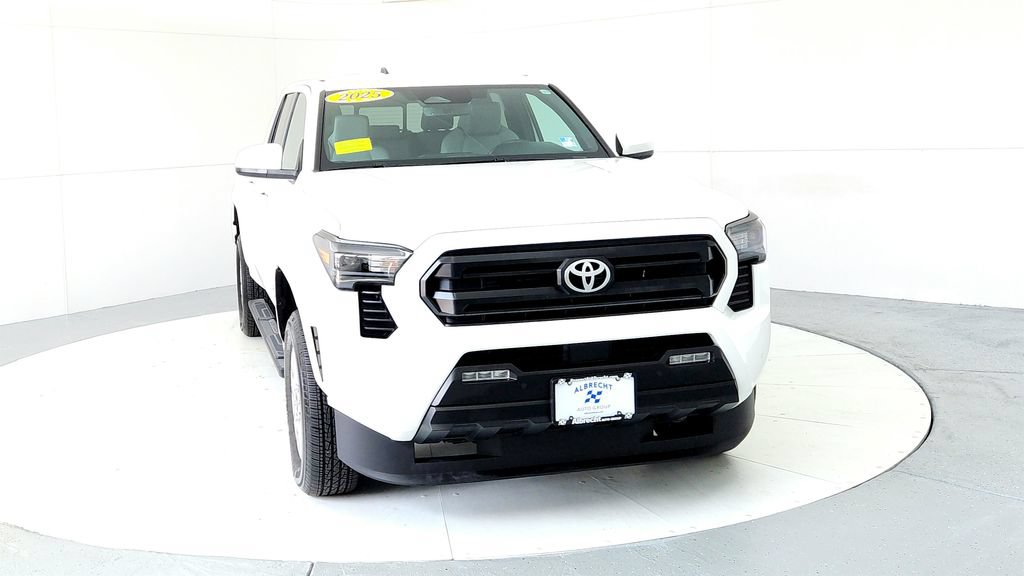 Used 2025 Toyota Tacoma SR5 AWD/4WD image 8